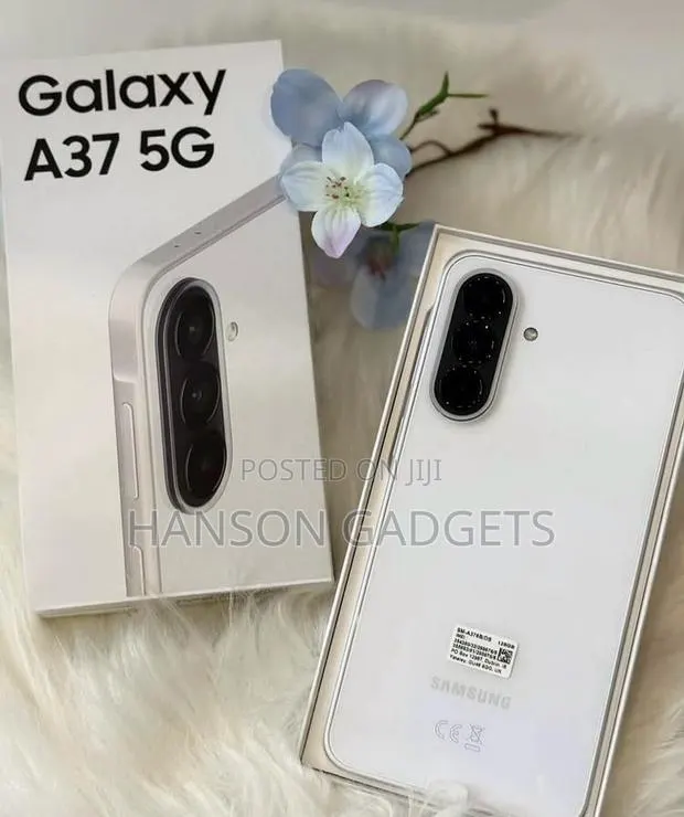 New Samsung Galaxy A37 256 GB White · Photo 1