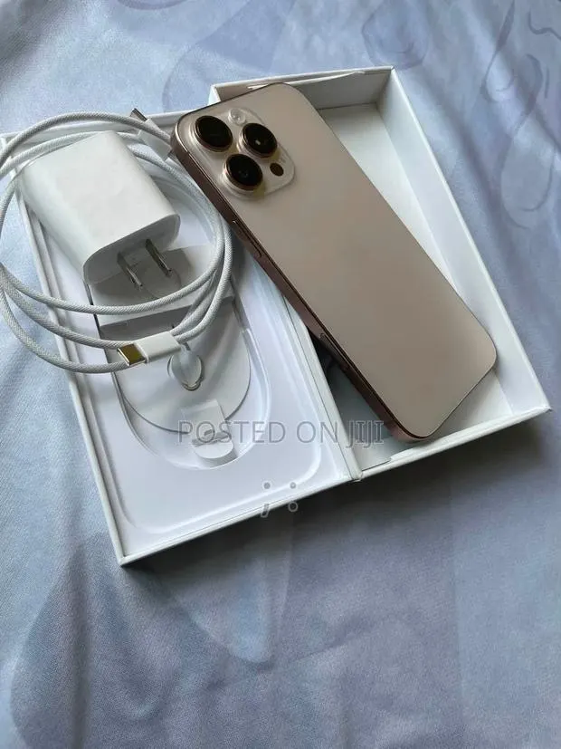 Apple iPhone 16 Pro Max 512 GB Gold · Photo 1