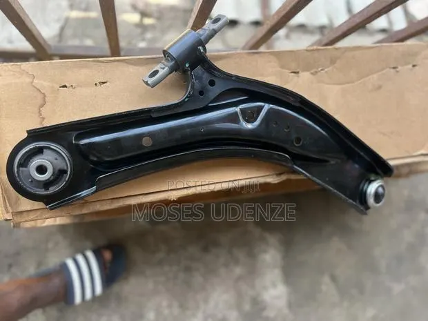 Nissan Rogue 2014,15,16,17 Front Lower Arms · Photo 1