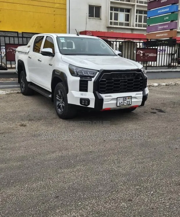 Toyota Hilux Revo Double Cab Petrol 2.7 AWD 2021 White · Photo 1