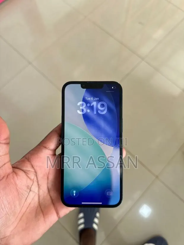 Apple iPhone 13 128 GB · Photo 1