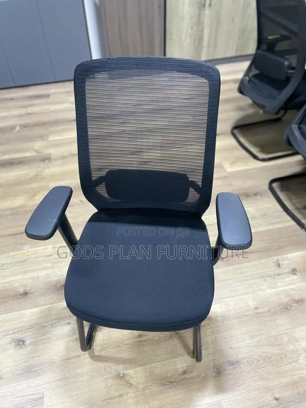 Vivo Visitors Chair · Photo 1