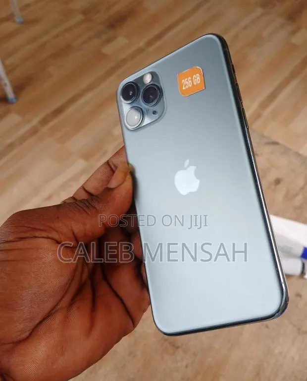 Apple iPhone 11 Pro 256 GB Gray · Photo 1