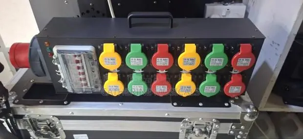 12 Channel Powered Supply · Photo 1