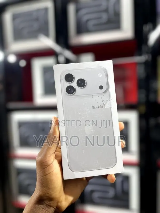 New Apple iPhone 18 Pro Max 256 GB Silver · Photo 1