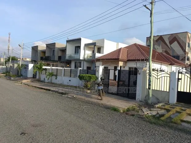 4bdrm House in Lake Side Estate Com for rent · Photo 1