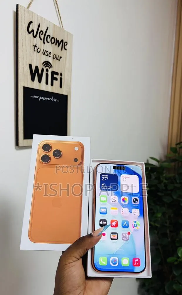 Apple iPhone 17 Pro Max 512 GB Orange · Photo 1
