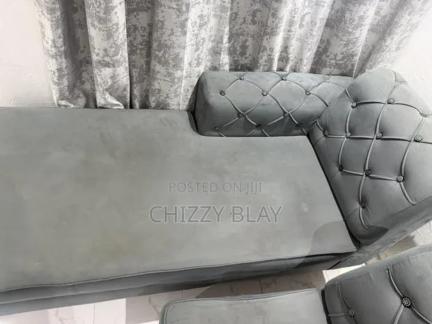 Luxury Grey L-Shaped Sofa – Modern & Stylish Design 4,000cedis Negotia · Photo 1