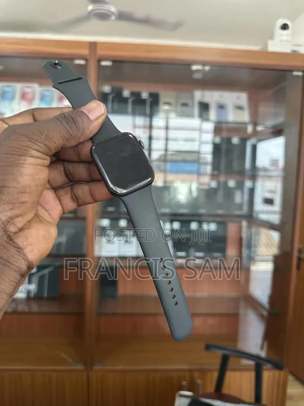 Apple Series 6 Smart Watch 44mm · Photo 1