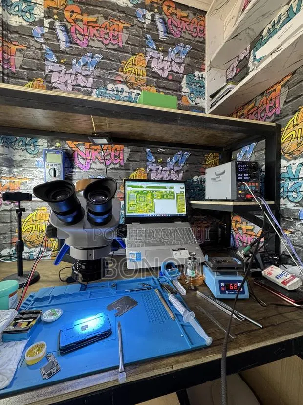 Mobile Phone Repair Service · Photo 1