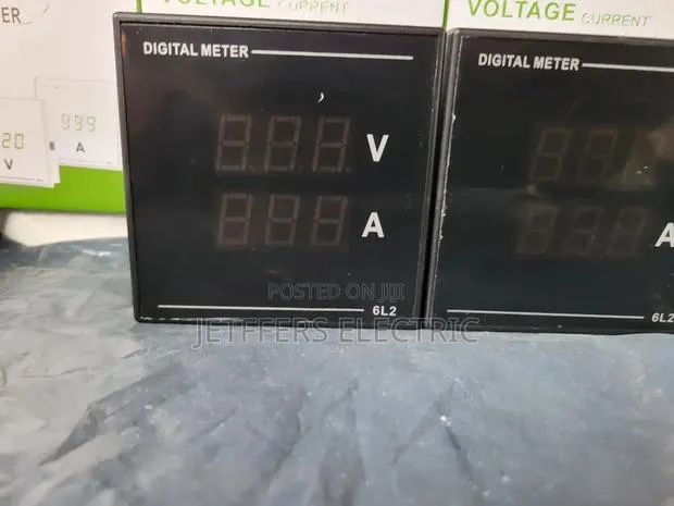 Digital Voltage and Current Indicator · Photo 1