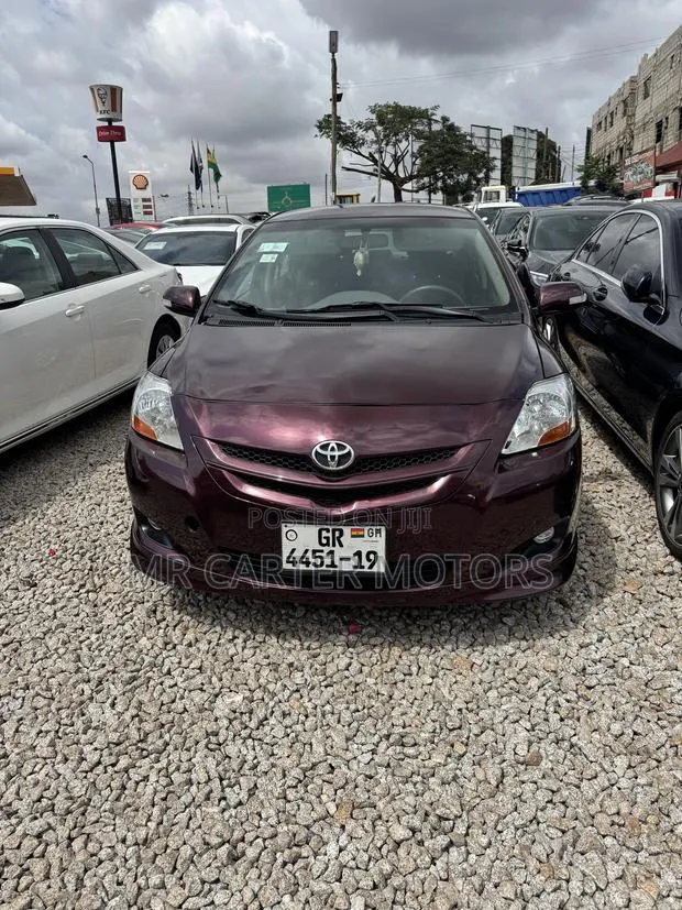Toyota Yaris Base Sedan 4dr 2010 Brown · Photo 1