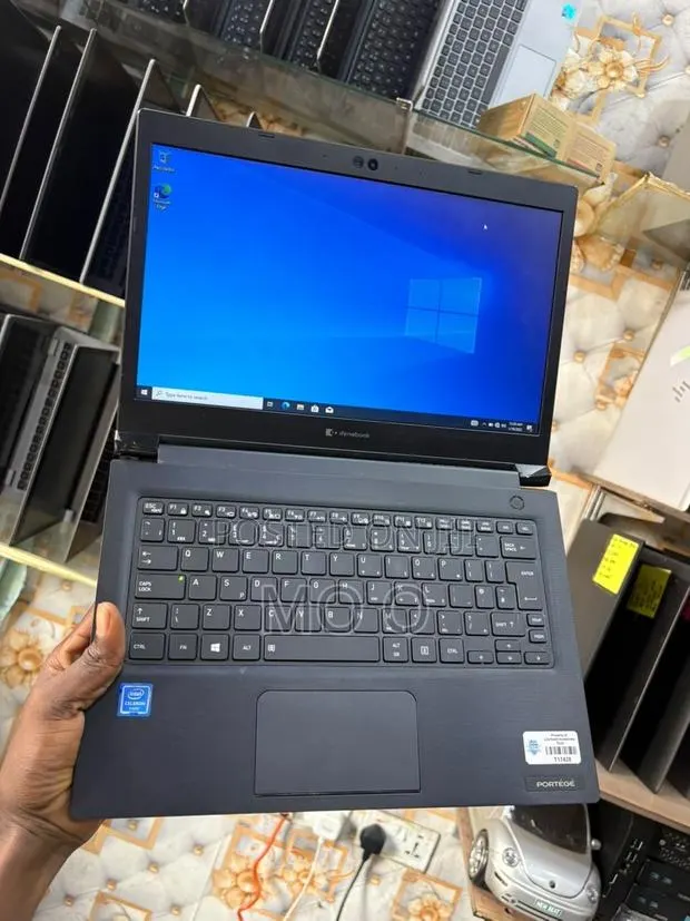 Laptop Toshiba Portege A30 4GB Intel Pentium SSD 128GB · Photo 1
