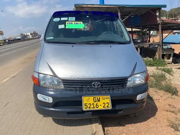 Toyota HiAce 2006 Grey · Photo 1