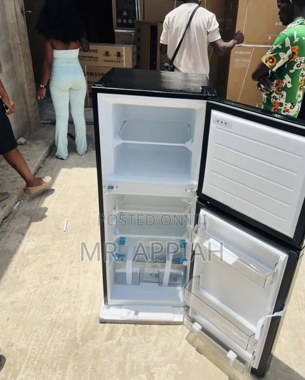 Original Midea Mdrt187 127liter Bottom Mount Freezer Fridge(Black) · Photo 1