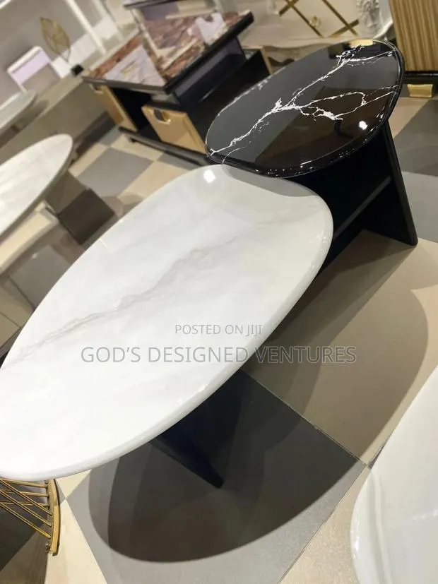 Nice Looking Center Table · Photo 1