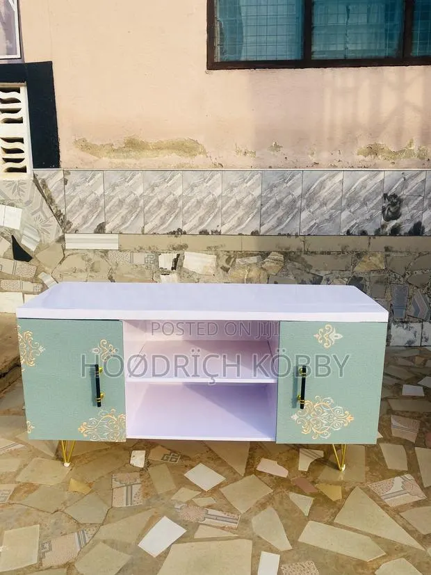 Quality Wooden Tv Stand · Photo 1