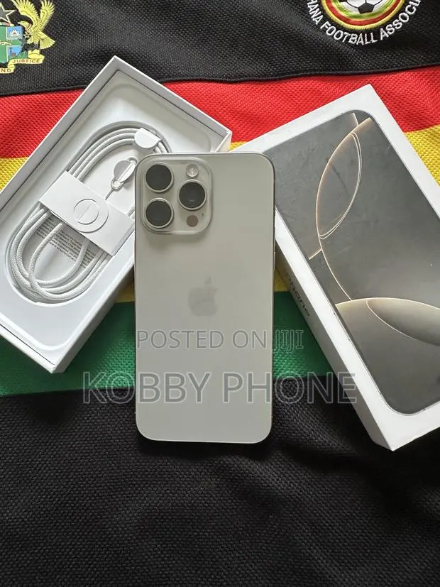 Apple iPhone 15 Pro Max 256 GB Silver · Photo 1