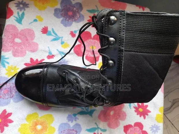 Black Mirror Boots · Photo 1