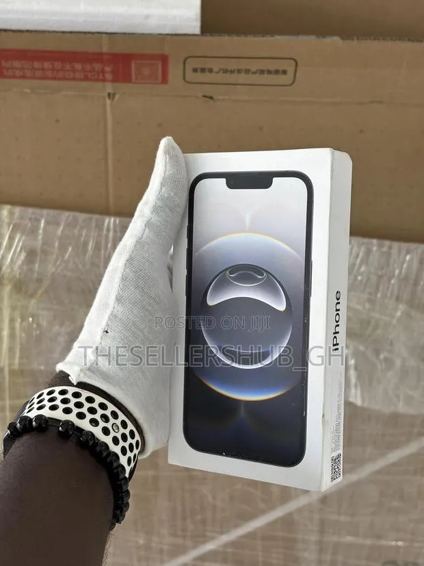 New Apple iPhone 16e 128 GB Black · Photo 1