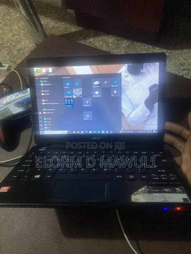 Laptop Acer Aspire 1 4GB AMD Ryzen 7 HDD 140GB · Photo 1
