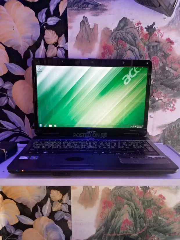 Laptop Touchmate TM-NB140P 4GB Intel Celeron HDD 250GB · Photo 1