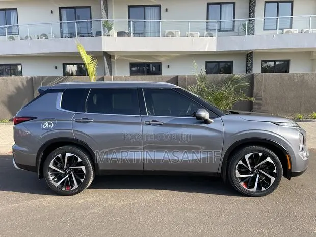 Mitsubishi Outlander SEL Launch Edition 2022 Gray · Photo 2