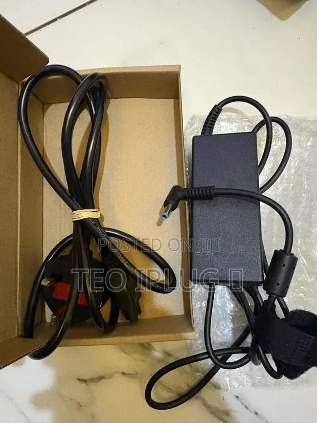 HP 65W Laptop Charger · Photo 1
