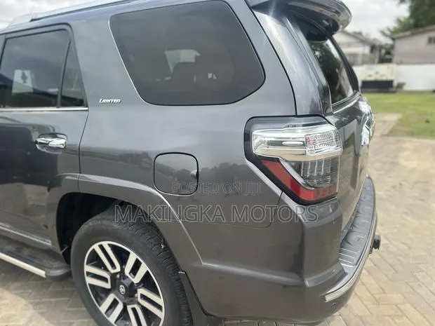 Toyota 4-Runner Limited 2021 Silver · Photo 1