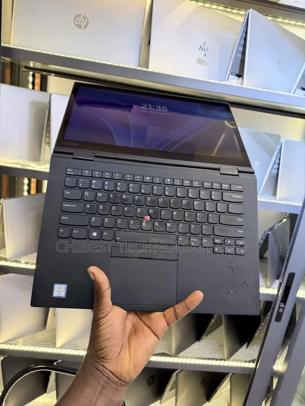 Laptop Lenovo ThinkPad X1 Yoga 16GB Intel Core i7 SSD 256GB · Photo 1