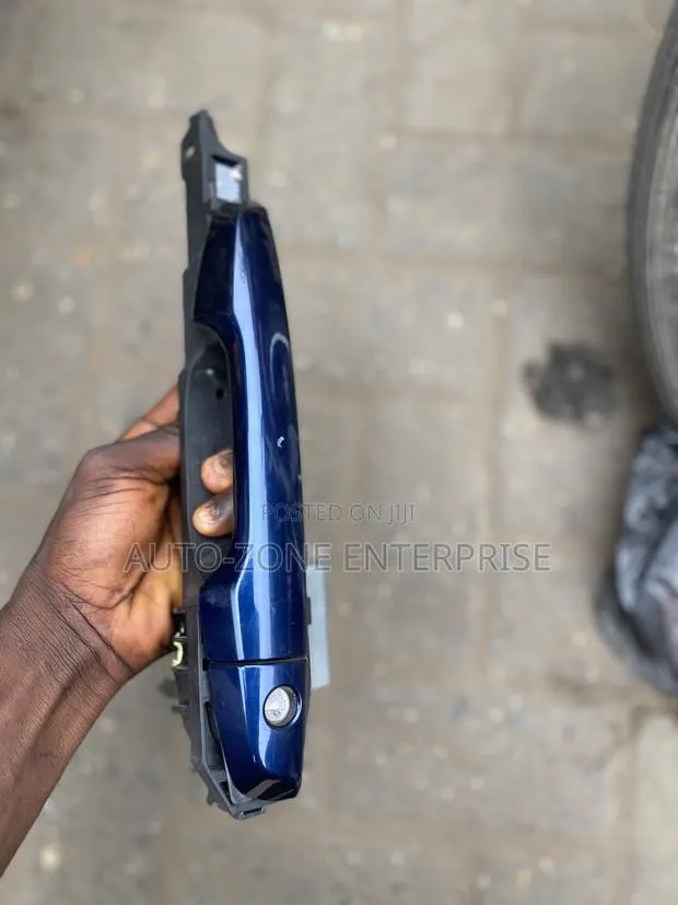 Honda CRV 2018 2019 2020 Door Handle With Sensor · Photo 1