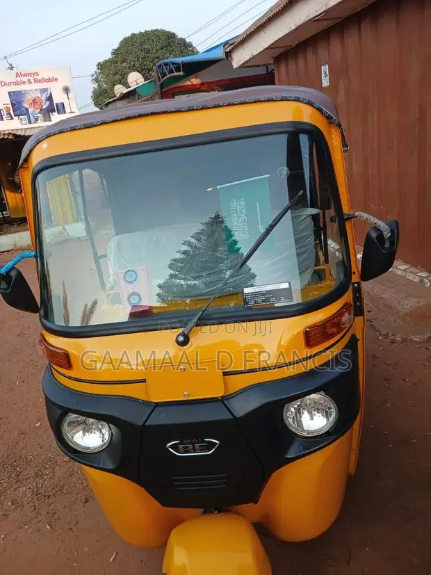 New Bajaj RE 2025 Yellow · Photo 1