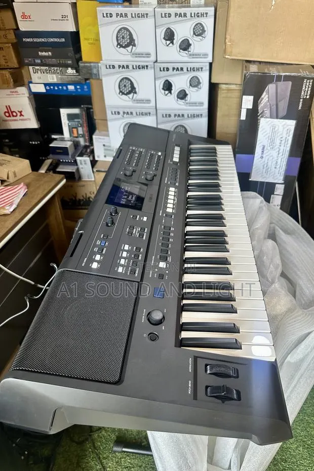 Yamaha PSR E583 61-Keys Keyboard · Photo 1