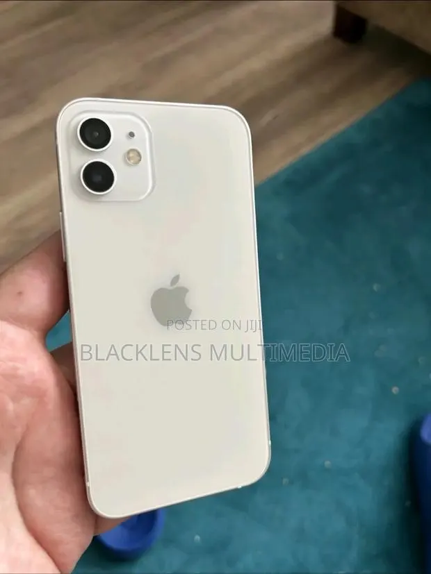 Apple iPhone 15 128 GB White · Photo 1