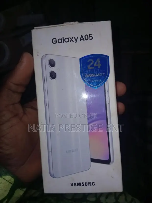 New Samsung Galaxy A05 64 GB White · Photo 1