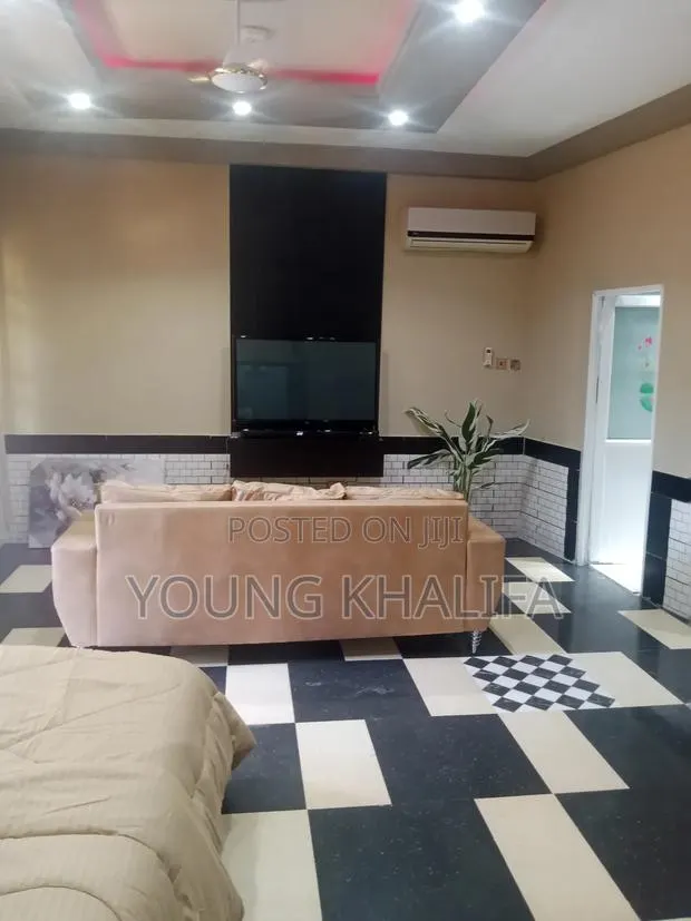 Beautiful Studio Apartment Available Behind West Hills Mall · Photo 1