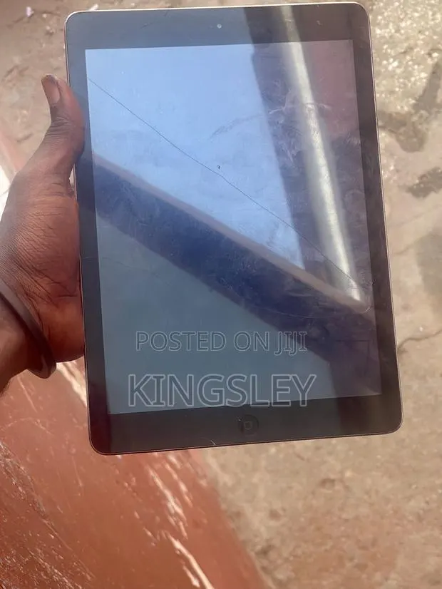 Apple iPad Air 32 GB · Photo 1