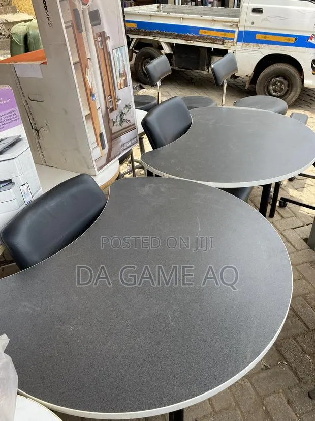 Classic Table · Photo 1
