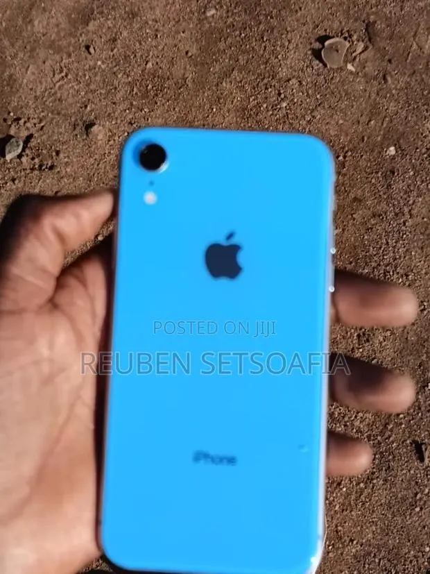 Apple iPhone XR 64 GB Blue · Photo 1