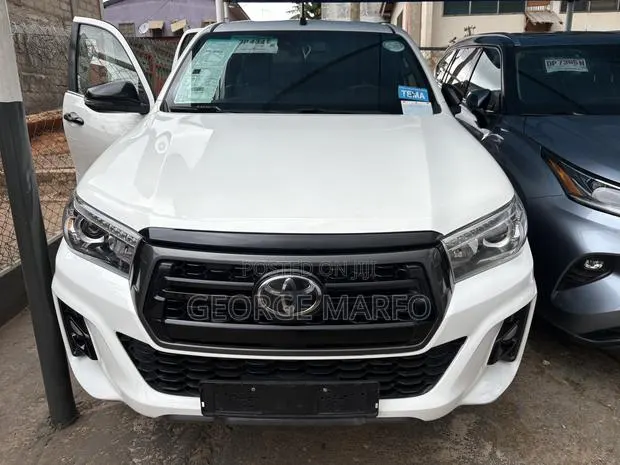 Toyota Hilux 2020 White · Photo 1