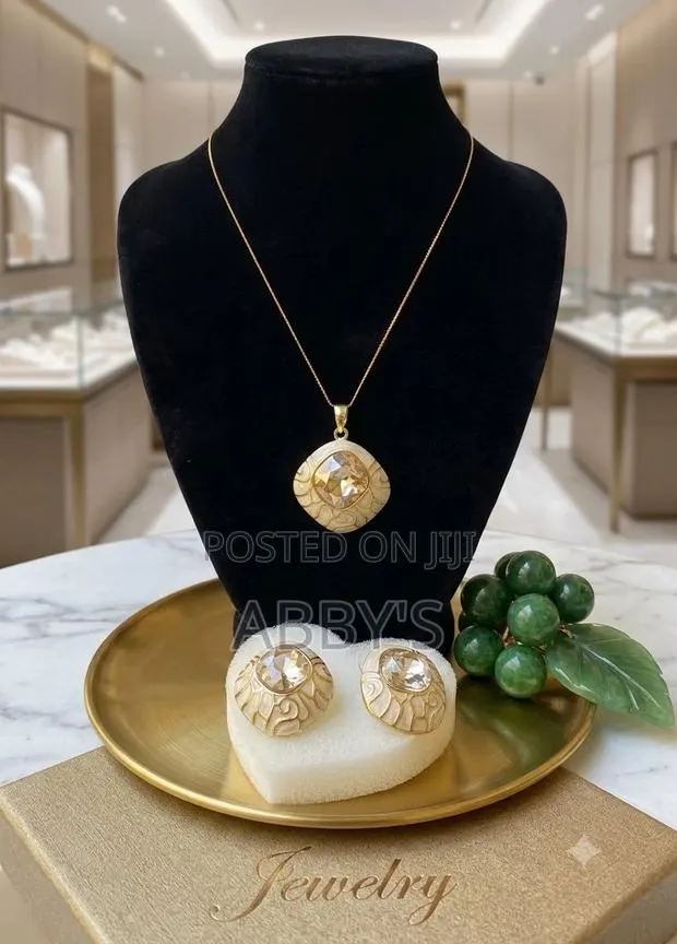 The Empress Amber Suite/Necklace With Earrings · Photo 1
