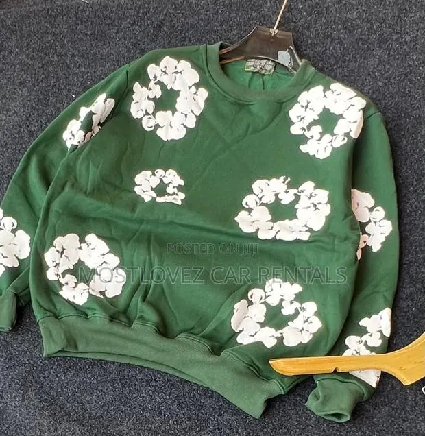 Flowers Sweatshirt for Sale in Labadi · Photo 1