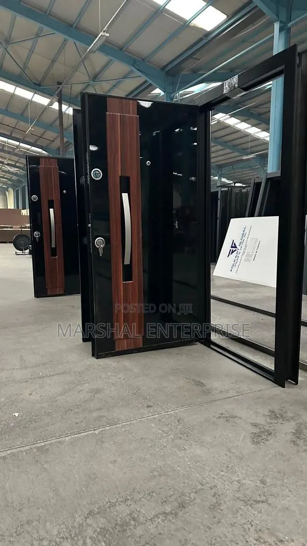 Original Heavy Door · Photo 1