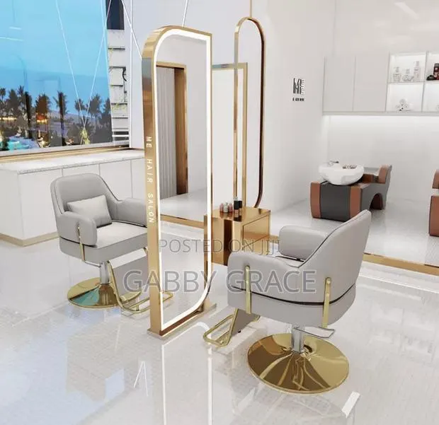 Salon Mirror · Photo 1