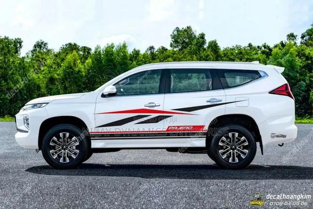 2 PCS Land Cruiser Mitsuibishi Full Body Stickers · Photo 1