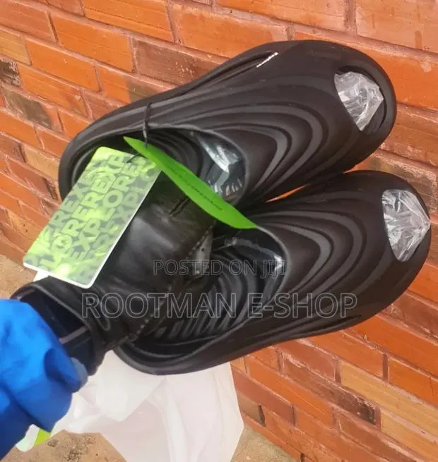 Oraimo Anti-Skid All Black Slippers (Size 42/43/44) · Photo 1