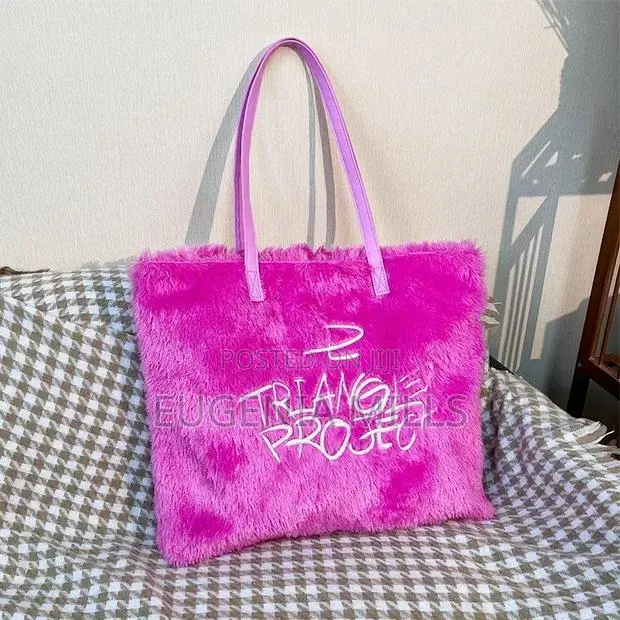 Fluffy Tote Bag · Photo 1