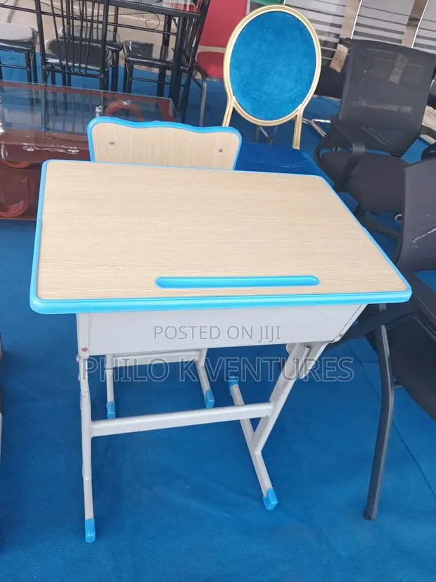 Emma Hall Table and Chair · Photo 1