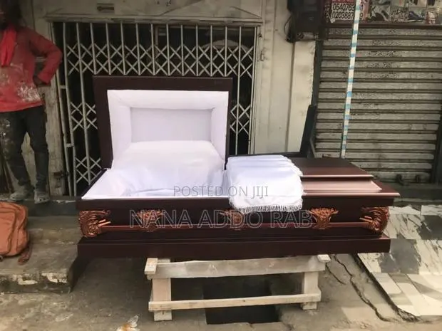 Leather Coffee Casket With Bronze Bar · Photo 1