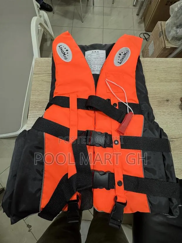 Adults’ Life Jacket With Whistle · Photo 1